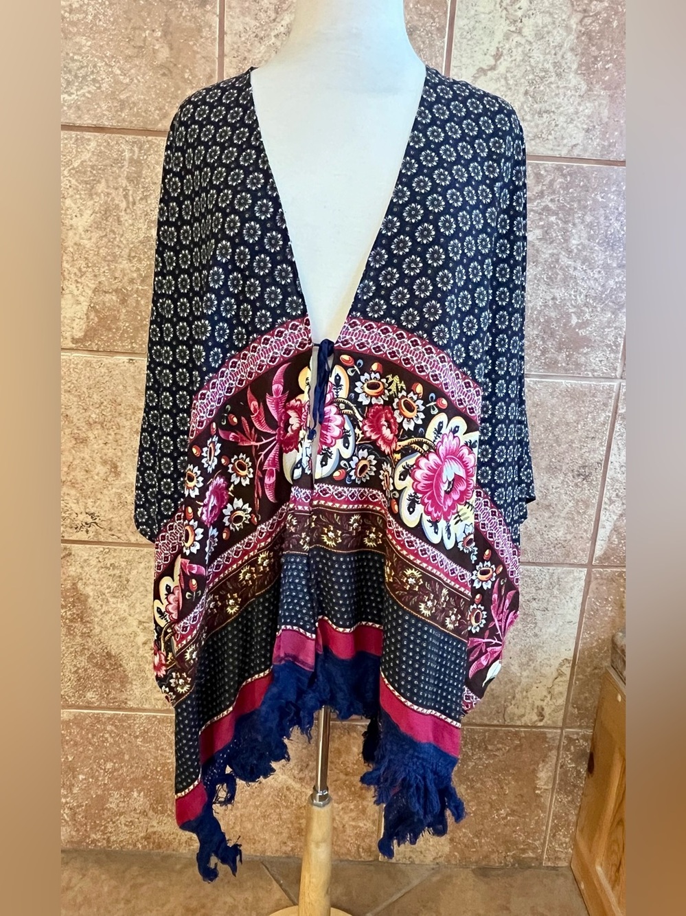 Umgee Boho Floral Navy Kimono Cardigan with Pink Accents Size 1XL/2XL